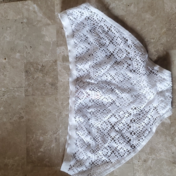 White panties - Picture 2 of 2